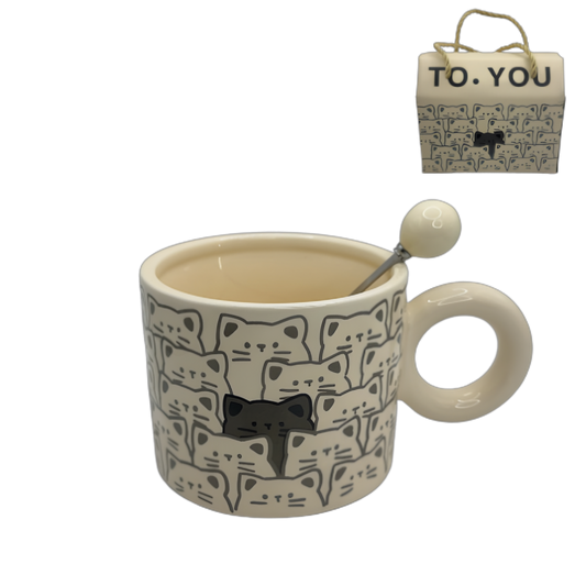 كوب بنقشة قطة مع ملعقة وصندوق هدايا